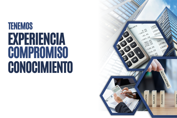 Equipo de contadores profesionales en reunión de trabajo analizando documentos financieros